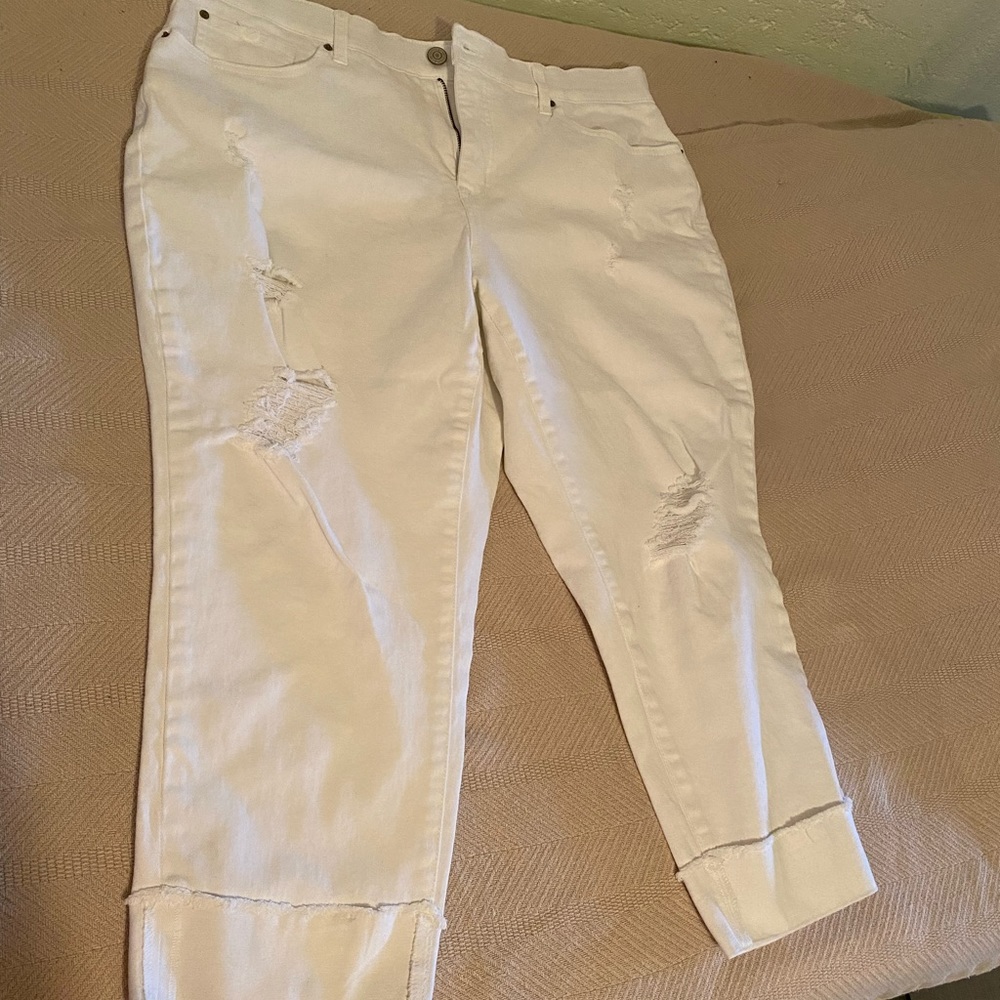 Distressed Jean Capri